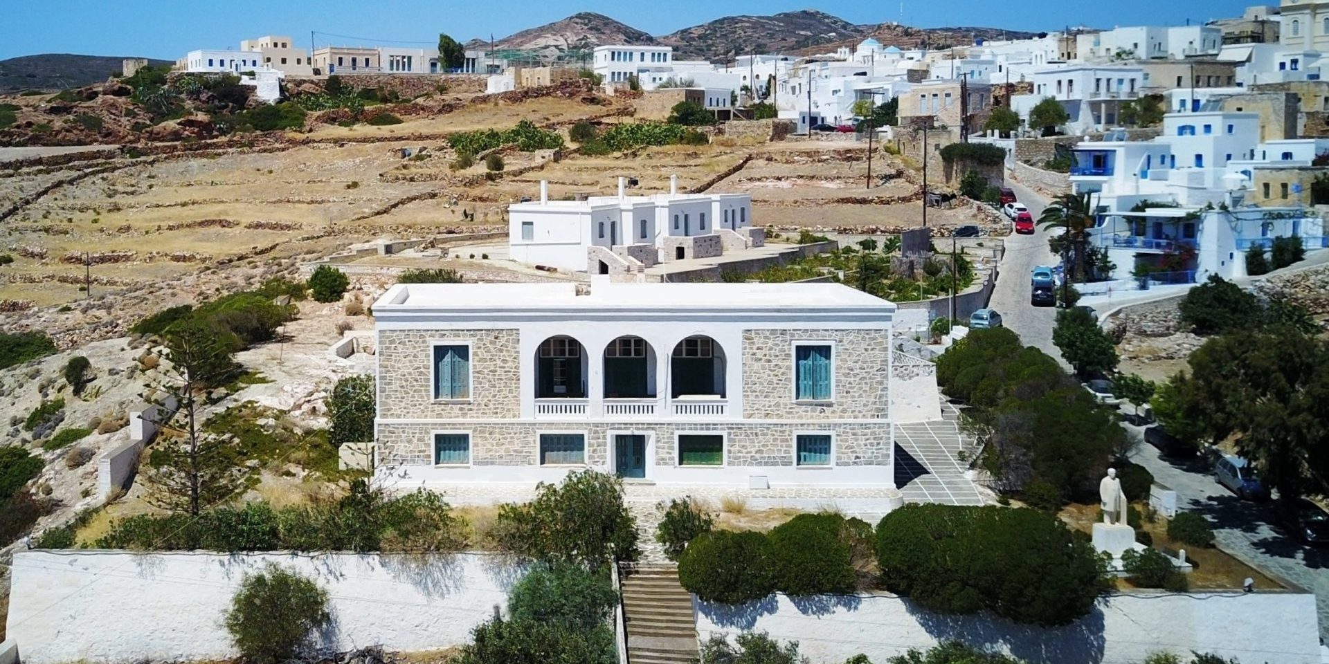 ΑΦΕΝΤΑΚΕΙΟ μπροστινή όψη κοντινή + Χωριό