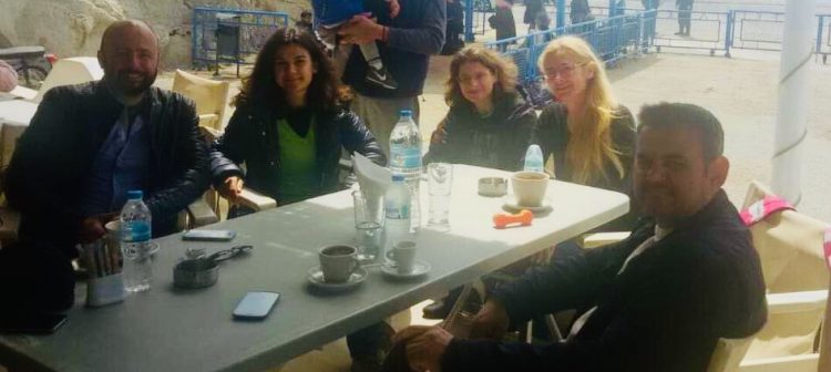 Οι μαθητές της Κιμώλου μαθαίνουν για τις αρχαιολογικές έρευνες στο νησί