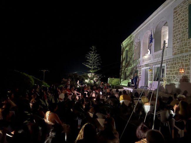 Αρωγός το Αφεντάκειο και στις θεατρικές παραστάσεις στην Κίμωλο